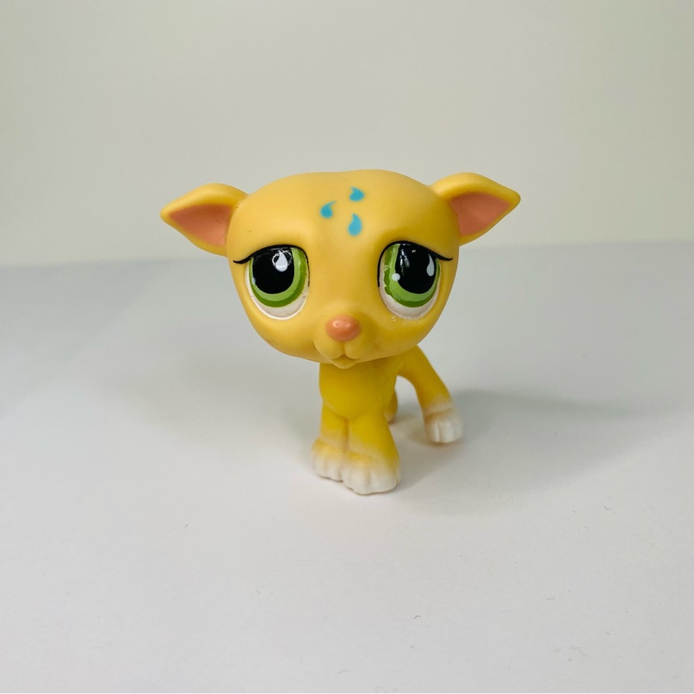 Littlest Pet Shop #875 Yellow Greyhound Dog LPS Blue Teardrops Green Eyes